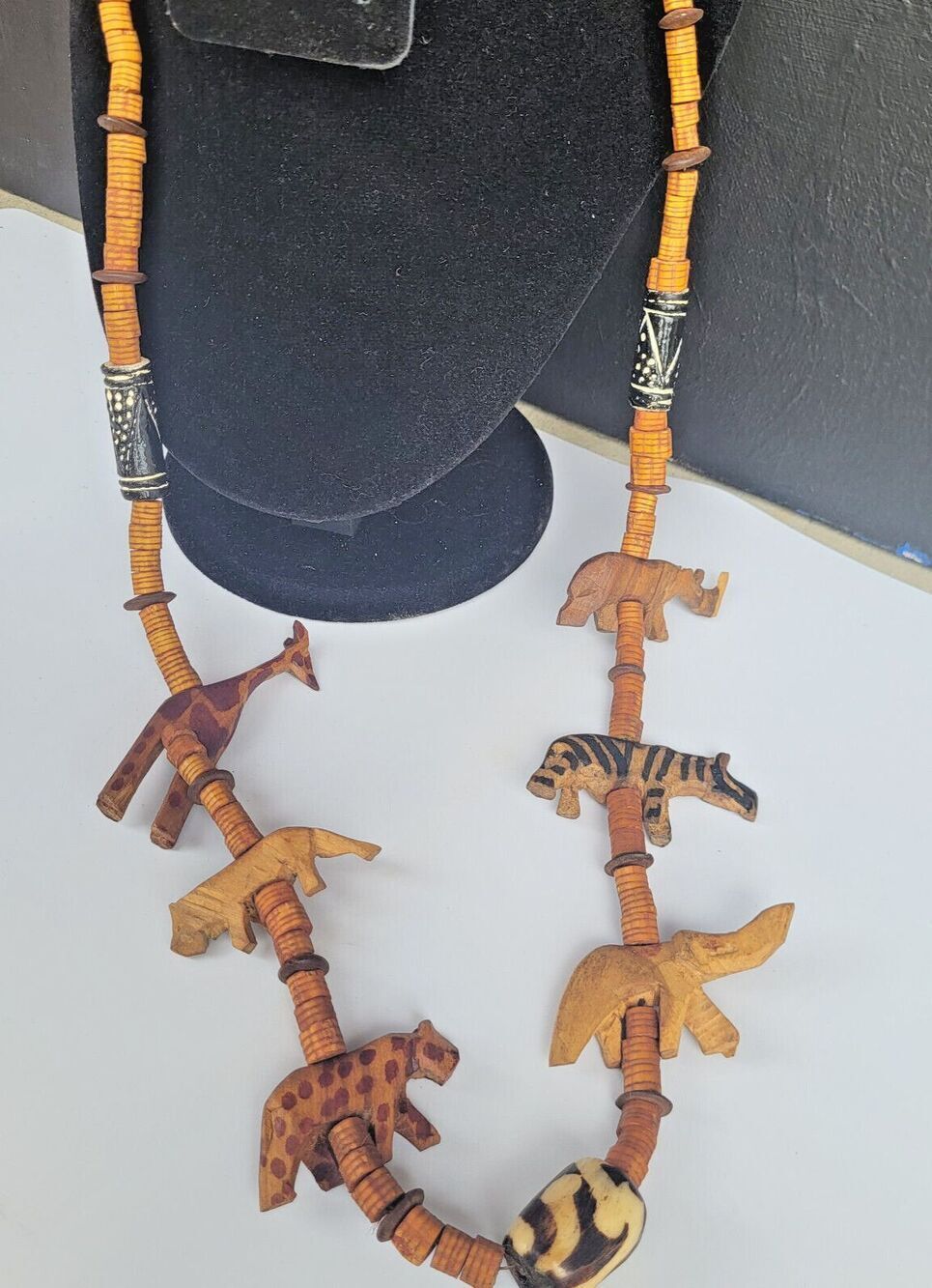 Vintage Women’s Wooden Beaded Necklace Hand Carved Animal Figures 35" - Picture 5 of 5